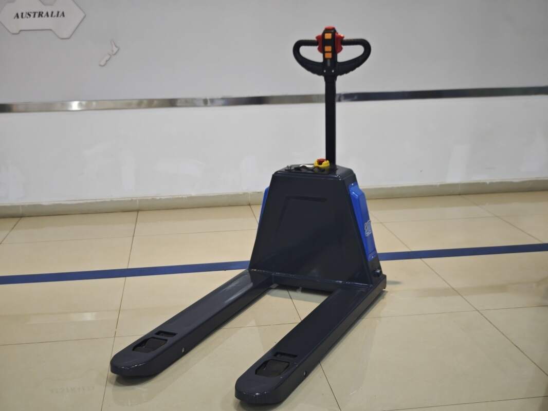 新手买比亚迪小型电动叉车，贺州老手给出的选型建议