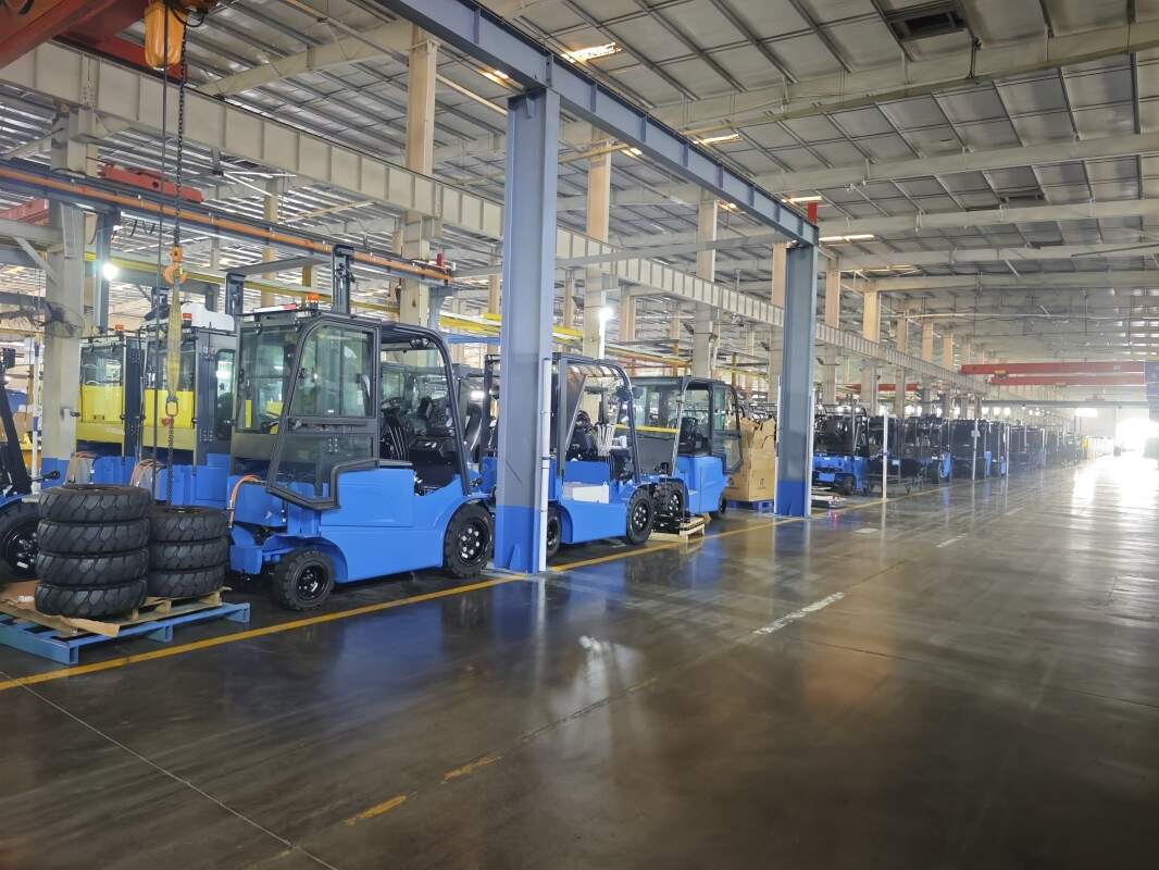 电动叉车和柴油叉车哪个更省？防城港仓储仓库算了笔账(图1)